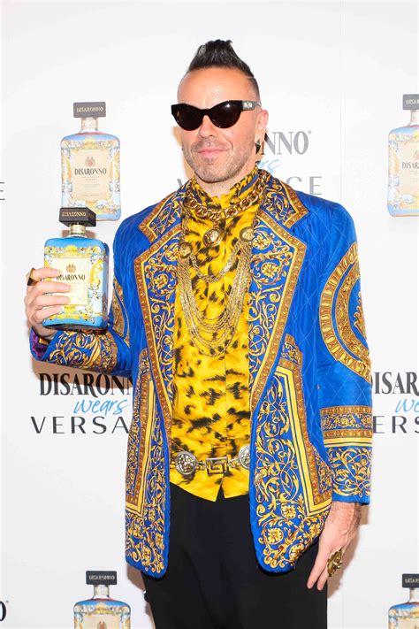 disaronno versace pret|DISARONNO wears VERSACE Launch in New York .